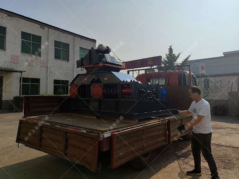 单台2PG800x600中型对辊破碎机发货 破碎石英砂 单台2PG800x600中型对辊破碎机发货 破碎石英砂