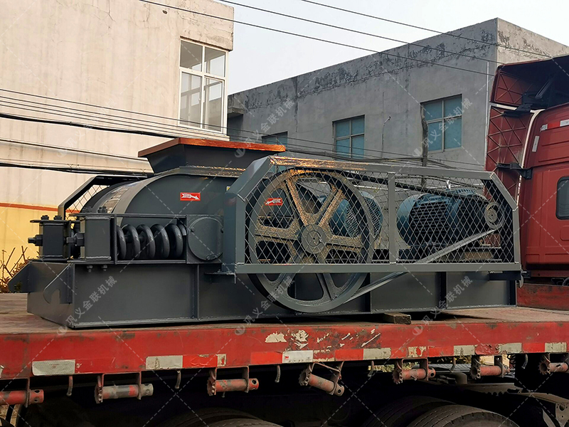 2pgc小型双齿辊破碎机发货图片_发往四川攀枝花_粉碎焦炭 2pgc小型双齿辊破碎机发货图片_发往四川攀枝花_粉碎焦炭