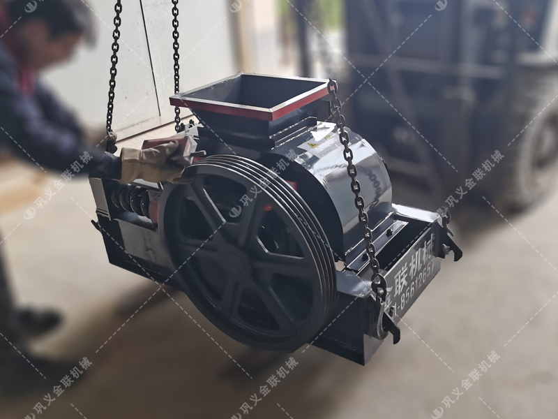 2pg400X250小型对辊破碎机发货图片_发往湖南长沙_破碎石英沙 2pg400X250小型对辊破碎机发货图片_发往湖南长沙_破碎石英沙
