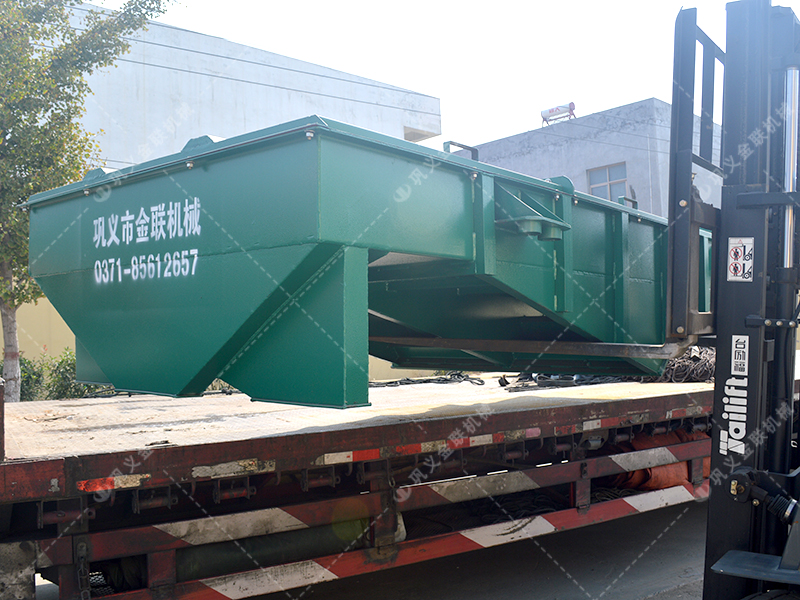 两台小型对辊破碎机和直线筛发货图片_发往江苏南通_处理硅石 两台小型对辊破碎机和直线筛发货图片_发往江苏南通_处理硅石