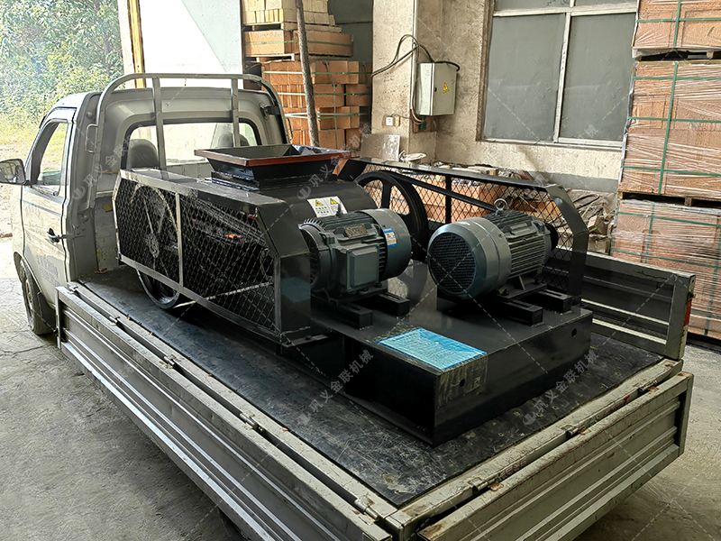 2pgc450*500双齿辊破碎机发货图片_发往内蒙古赤峰_破碎煤 2pgc450*500双齿辊破碎机发货图片_发往内蒙古赤峰_破碎煤
